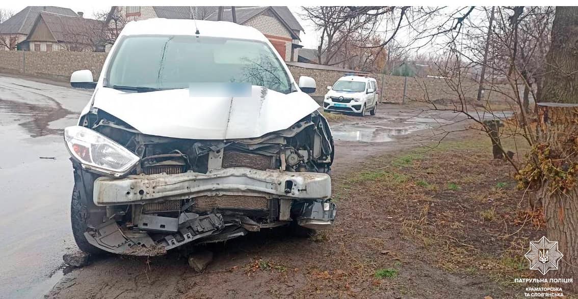 У Слов’янську п’яний водій Renault врізався в електроопору