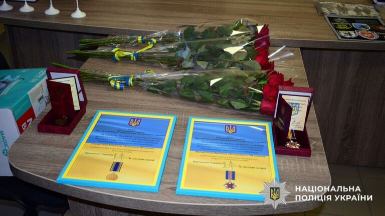 Родинам загиблих поліцейських Донеччини передали посмертні державні нагороди