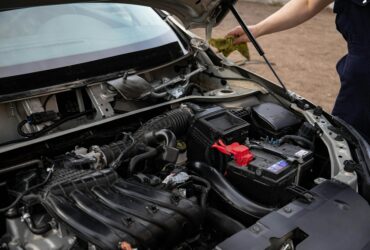 Автомобільний акумулятор: як вибрати, коли міняти і скільки прослужить у 2026