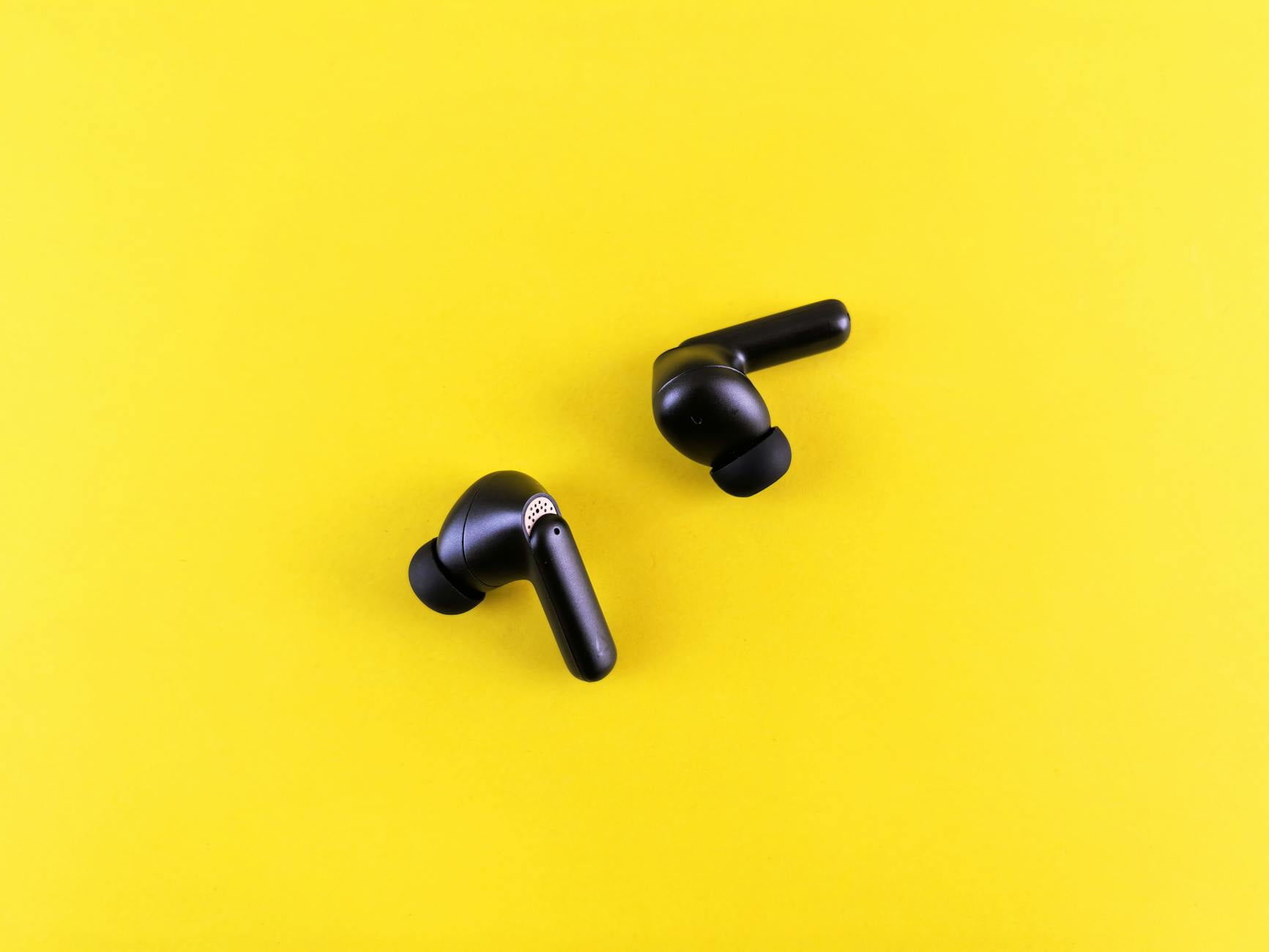 Бездротові навушники 2026: AirPods, Sony, Bose - який топ обрати