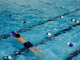Плавання як спорт: як почати дорослій людині у 2026