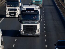 Привітання з Днем автомобіліста і дорожника: слова для людей дороги