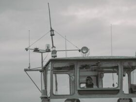 Привітання з Днем моряка: солоні слова людям моря