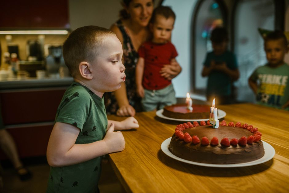 Привітання з днем народження чоловіку: проза, вірші, СМС
