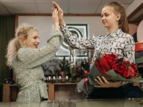 Привітання з днем народження хрещениці: ніжні слова від хрещених