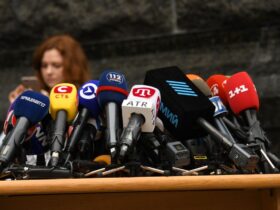 Привітання з Днем журналіста: гідні слова людям слова
