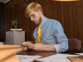 Привітання з першою зарплатою: дорослі слова до першого заробітку