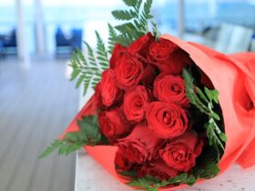 Привітання з трояндовим весіллям: гарні слова на 10 років шлюбу
