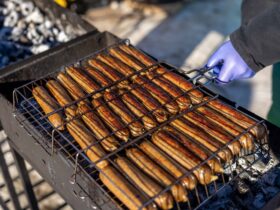 Скільки смажити ковбаски-гриль: на сковороді і мангалі