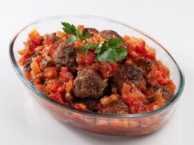 Скільки запікати тефтелі в духовці: у підливі, з рисом