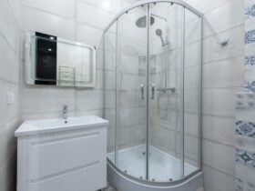 Як помити душову кабіну: скло, піддон і хромовані деталі