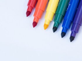 Як вивести плями від маркера з одягу: спирт, лак для волосся і не тільки