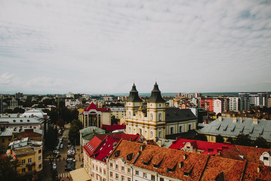 Привітання з Днем Івано-Франківська: теплі слова брамі Карпат