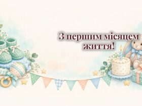 Дитячі пінетки, брязкальце і маленький торт